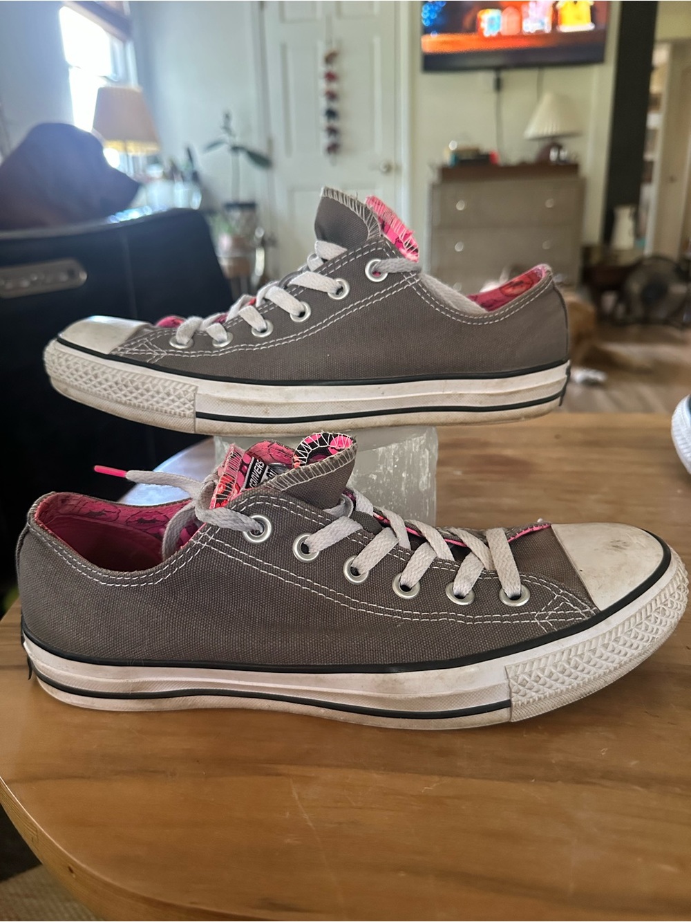 Converse All Star Gray Canvas Low Top Sneakers with Pink Accents Size 9 used